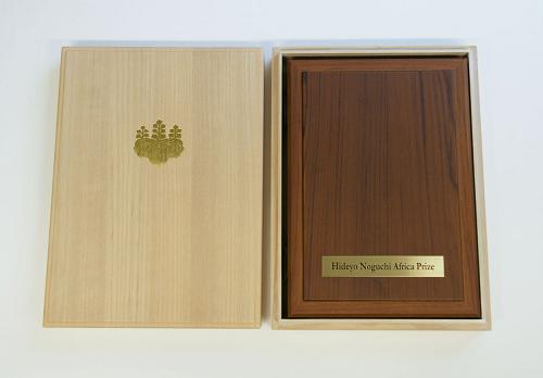 wooden-case-of-the-medal