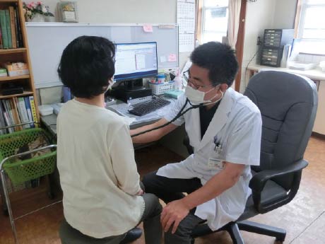 池田診療所での診療風景の写真