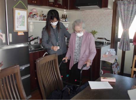 介護認定(訪問調査)の様子の写真
