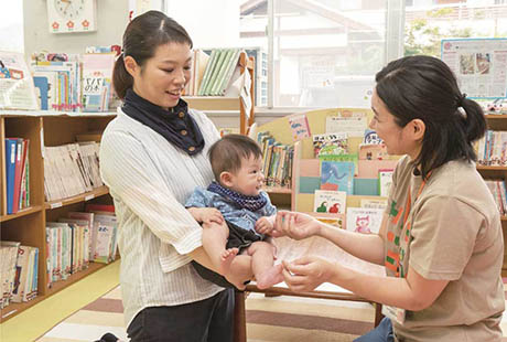 子育て支援センターでの預かりの様子２枚目の写真（いの町「ぐりぐらひろば」）