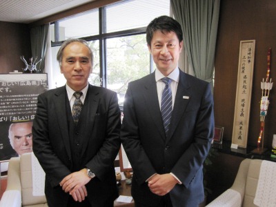 湯崎県知事と河上委員長