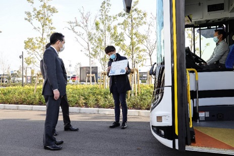 東京臨海部実証実験における自動運転バスの試乗