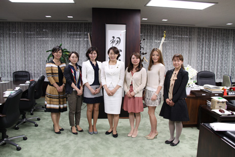 森大臣と30代未婚女性たちとの座談会