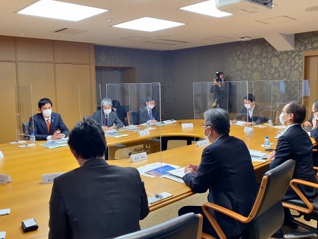 小林大臣が東京大学のスタートアップ関連の取組を視察
