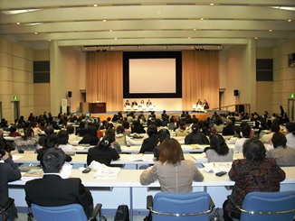 2008年11月東京で開催された第6回母子手帳子国際会議では300名以上の参加者を集める
