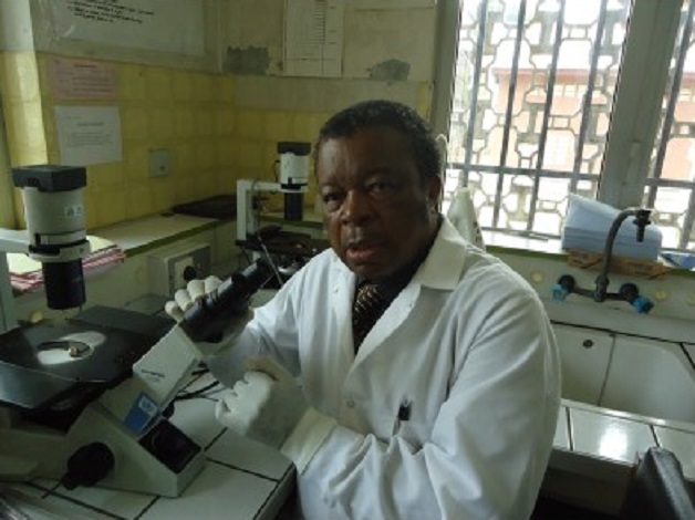 Dr. Muyembe-Tamfum working in the lab