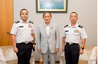 多国籍部隊・監視団(MFO)第1次司令部要員による菅内閣官房長官への帰国挨拶の様子