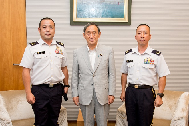 多国籍部隊・監視団(MFO)第1次司令部要員による菅内閣官房長官への帰国挨拶の様子