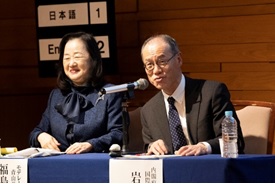 左から福島安紀子氏、岩井文男事務局長