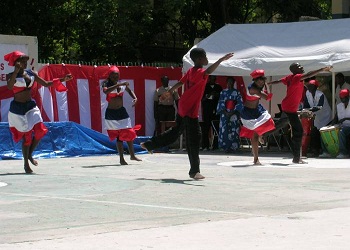 ハイチ人による民族舞踊img