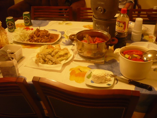食事会で作成したショウガ焼き（前防衛駐在官受領）、カレー、ズッキーニの天ぷら等img