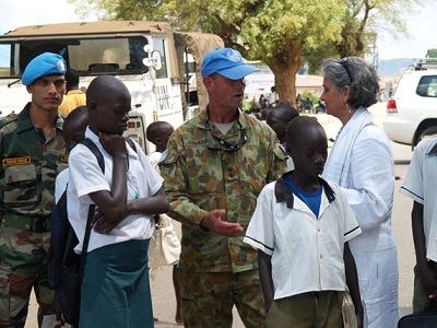 スタンリー中佐とハクUNICEF南スーダン代表（右）img