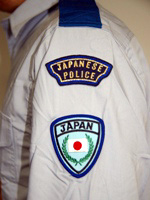 隊員はこの記章を着用しています(文民警察要員の例)