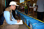 県集計所に送付された投票箱を確認（バウカウ）img