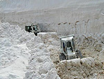 ヘルモン山の道路除雪作業img